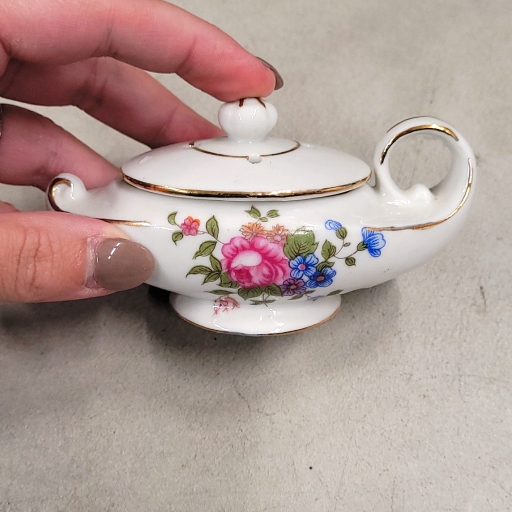Porcelain Teapot - Picture 2 of 11